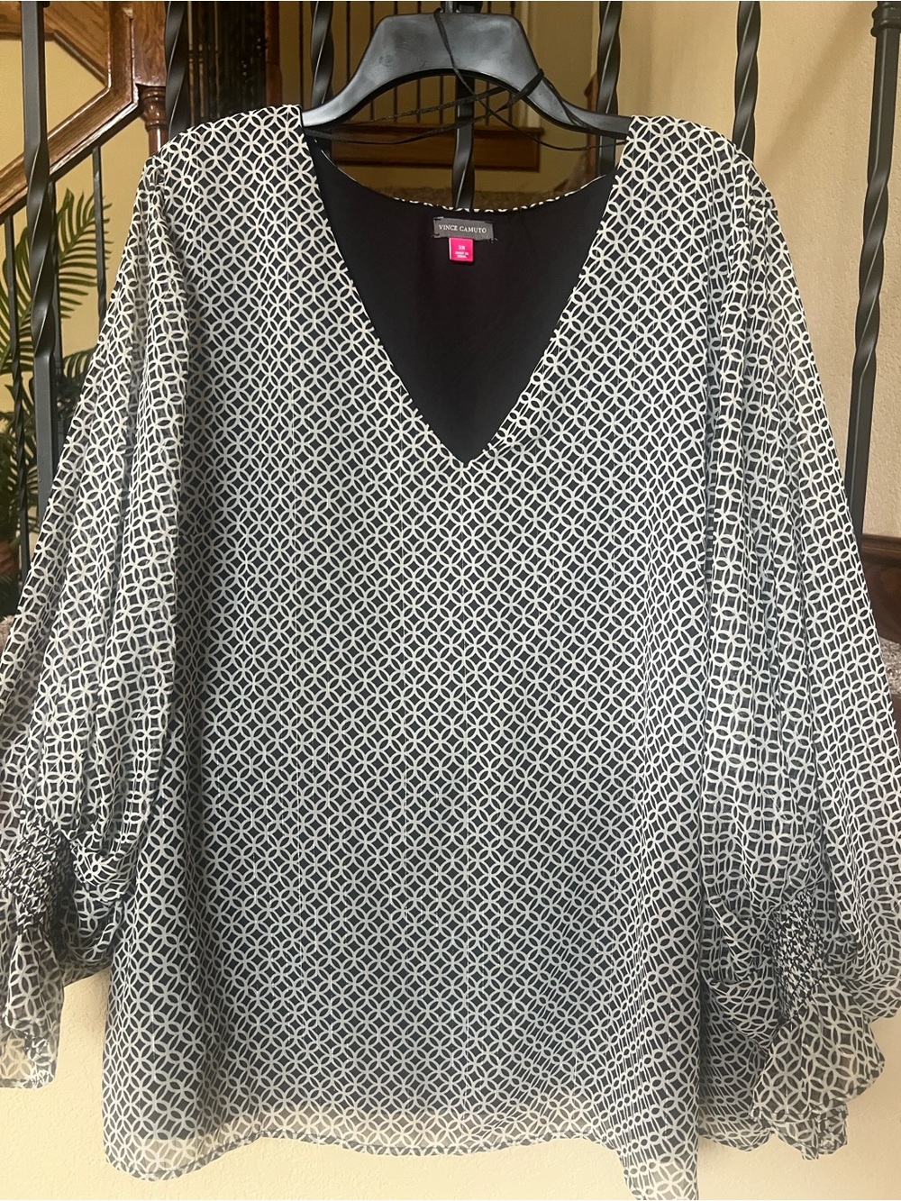 Vince Camuto Black & White Geometric V-Neck Blouse